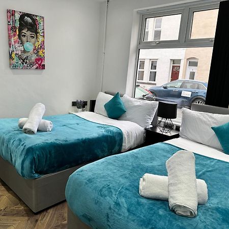 4 Bed 4 Bath House With Free Parking, 5 Mins To Lfc And 15 Mins To City Centre Liverpool Exterior photo