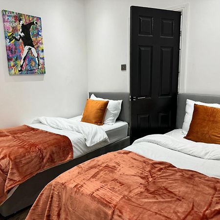 4 Bed 4 Bath House With Free Parking, 5 Mins To Lfc And 15 Mins To City Centre Liverpool Exterior photo