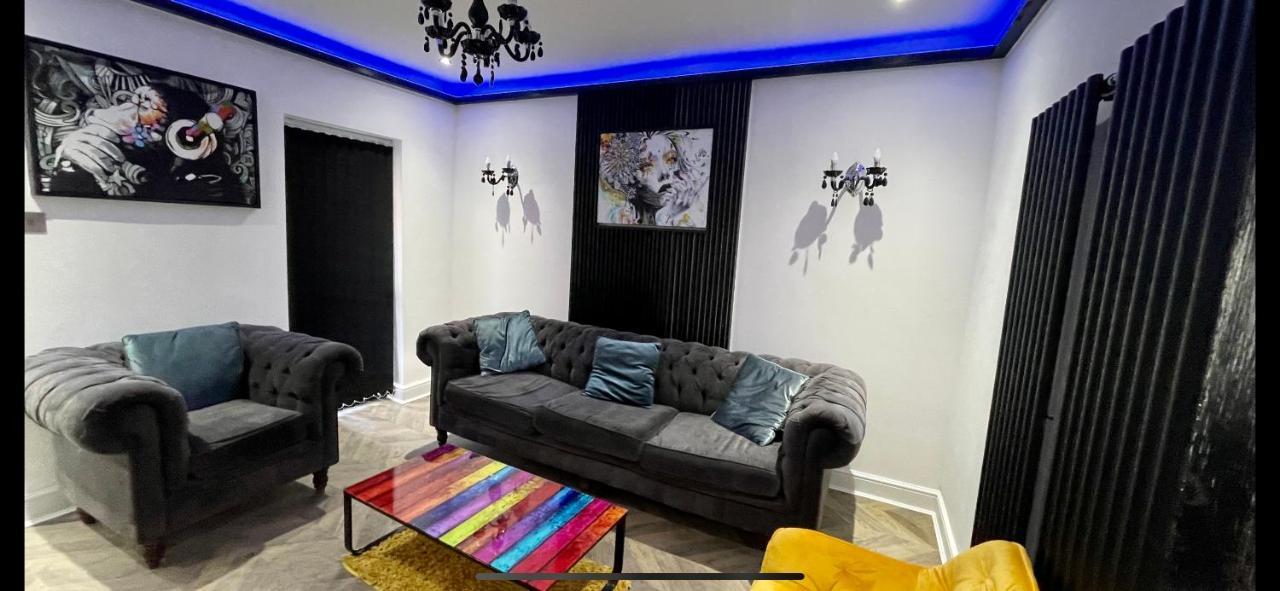 4 Bed 4 Bath House With Free Parking, 5 Mins To Lfc And 15 Mins To City Centre Liverpool Exterior photo