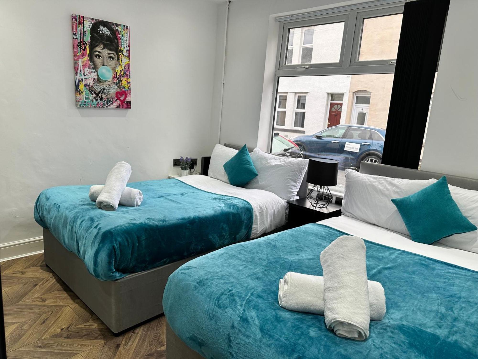 4 Bed 4 Bath House With Free Parking, 5 Mins To Lfc And 15 Mins To City Centre Liverpool Exterior photo
