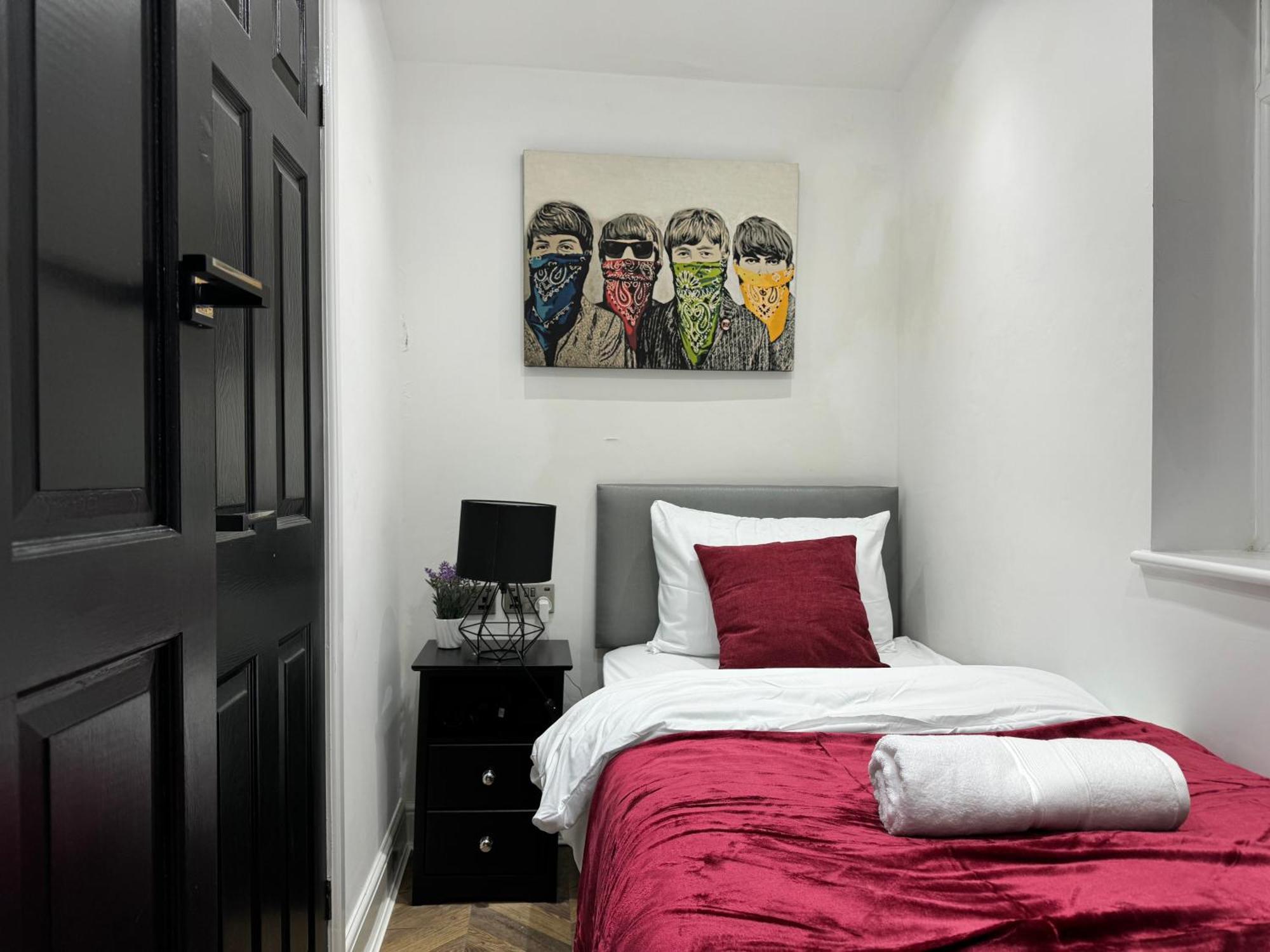 4 Bed 4 Bath House With Free Parking, 5 Mins To Lfc And 15 Mins To City Centre Liverpool Exterior photo